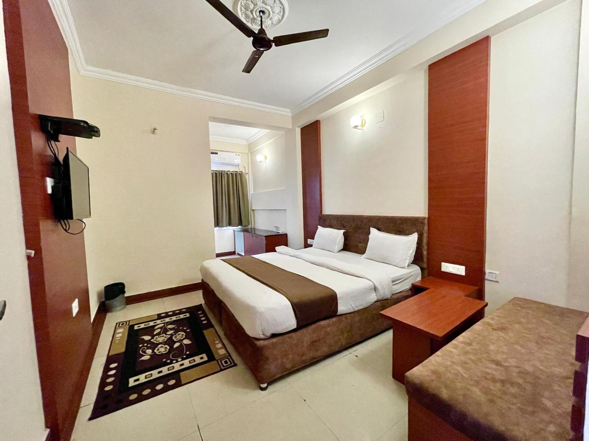 Hotel Subham Beach Inn ! Puri Near-Sea-Beach-And-Temple Fully-Air-Conditioned-Hotel With-Lift-And-Parking-Facility Экстерьер фото