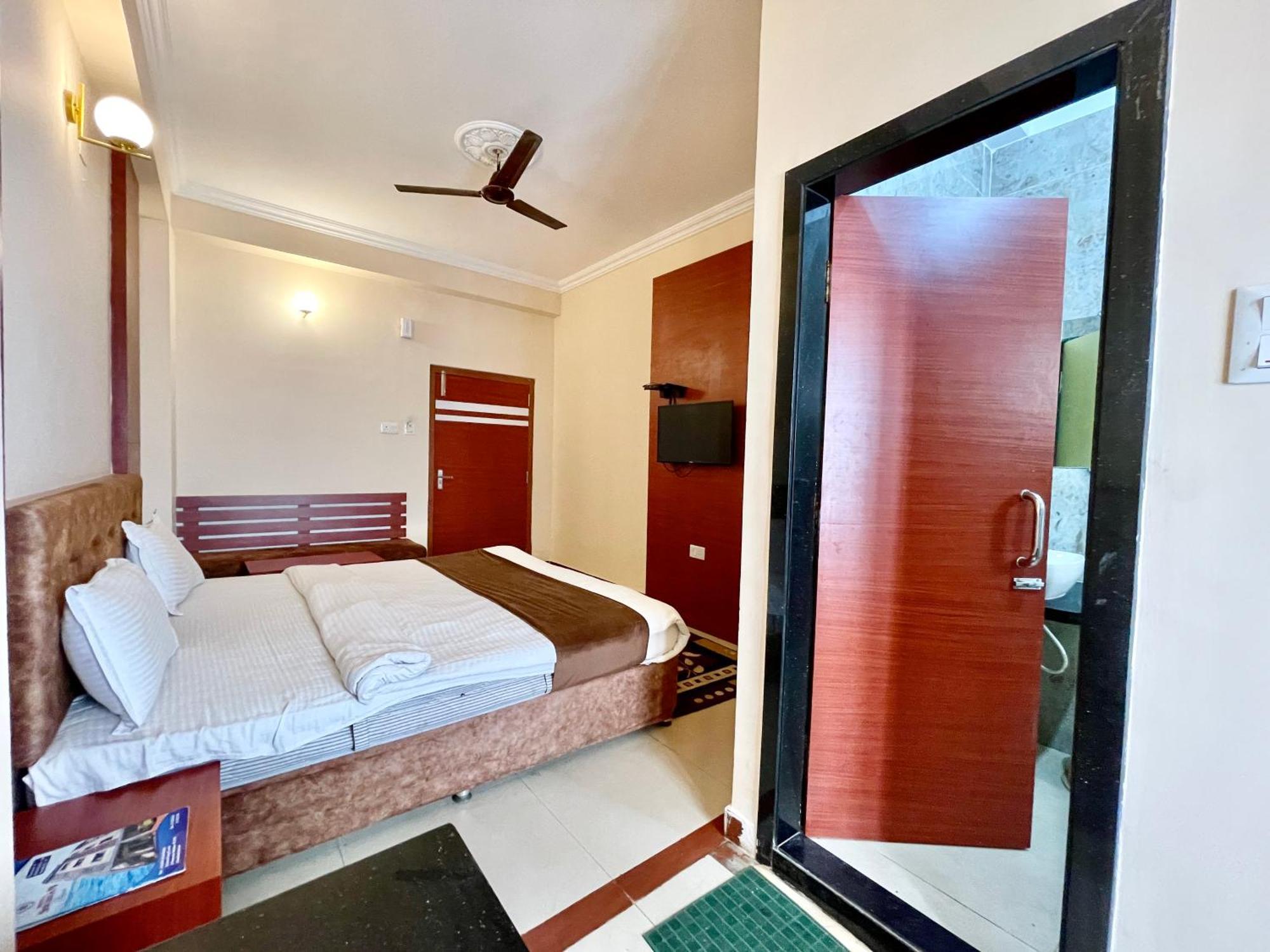 Hotel Subham Beach Inn ! Puri Near-Sea-Beach-And-Temple Fully-Air-Conditioned-Hotel With-Lift-And-Parking-Facility Экстерьер фото